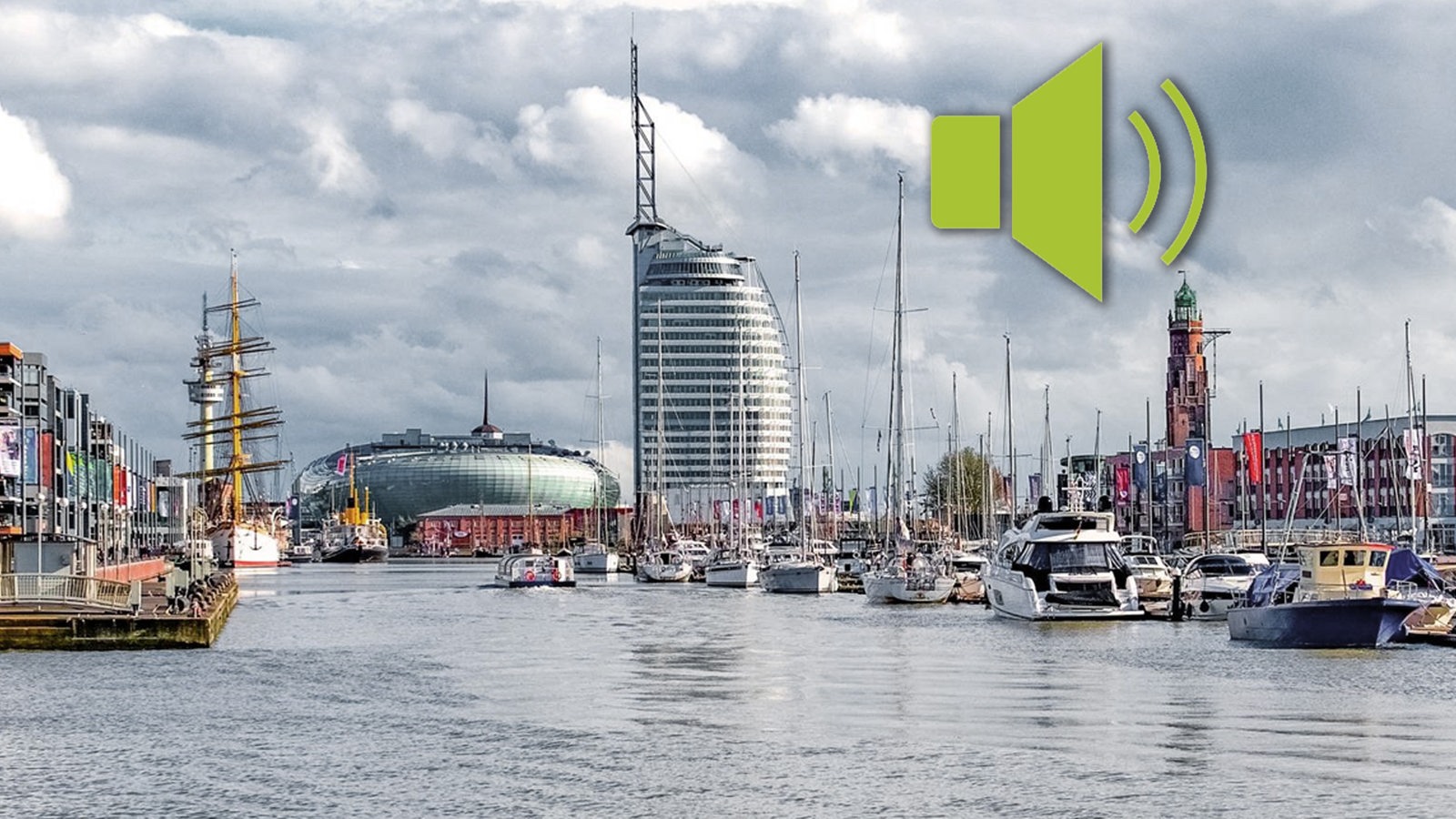 Montage zeigt die Hintergrund die Skyline von Bremerhaven, oben rechts das Symbol eines Lautsprechers