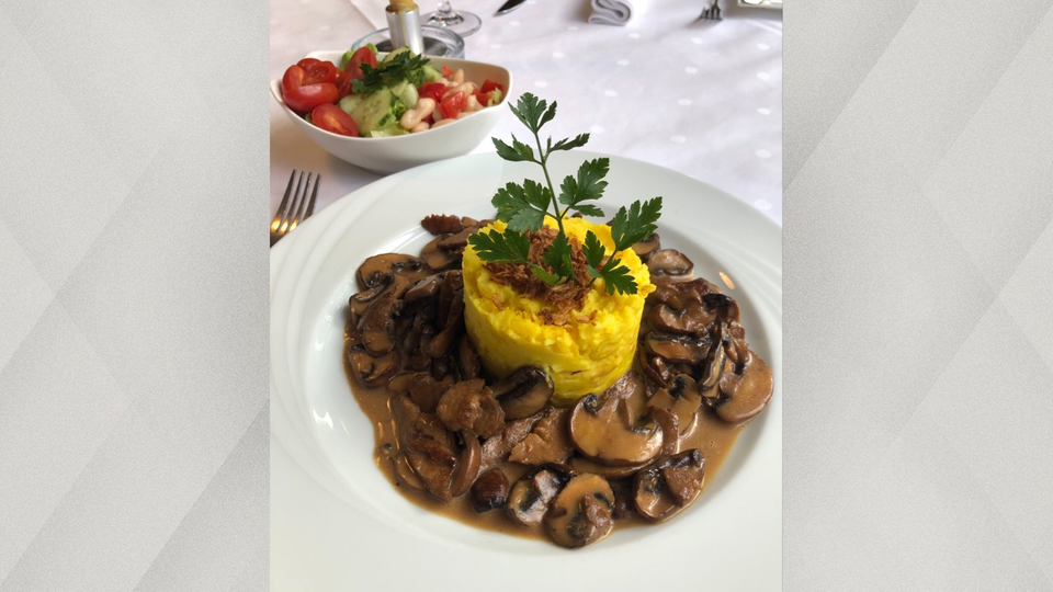 Seitangeschnetzeltes mit Steinchampignons und Kurkuma-Kartoffelstampf.png